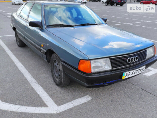 Audi 100 1990 року