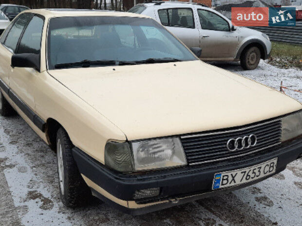 Audi 100 1983 года