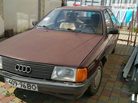Audi 100 1983 года