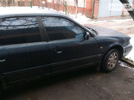 Ауди 100 1993 року Audi 100 1993 року
