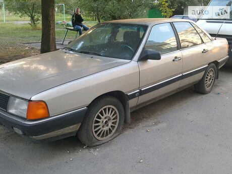 Audi 100 1987 года