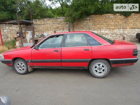 Audi 100 1983 року