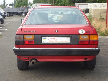 Ауди 100 1993 року Audi 100 1993 року