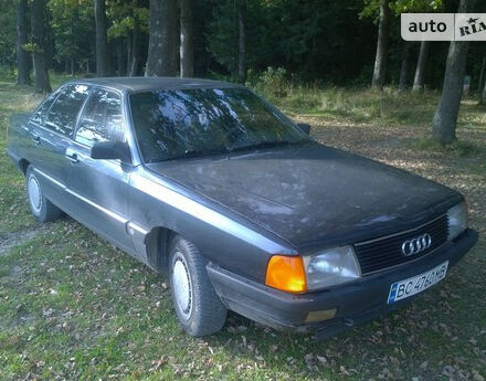 Фото на відгук з оцінкою 5   про авто Audi 100 1986 року випуску від автора “Назар” з текстом: Велика надійна квартира на колесах. Динаміка розгону не така як в сучасних але як розкочигарити т...