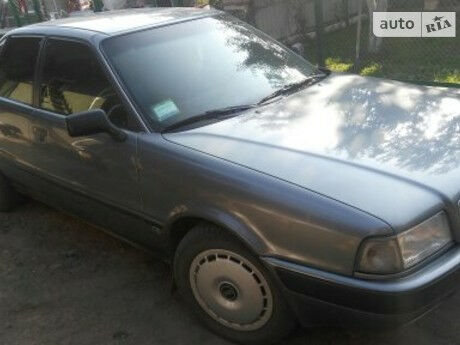 Ауди 80 1993 року Audi 80 1993 року