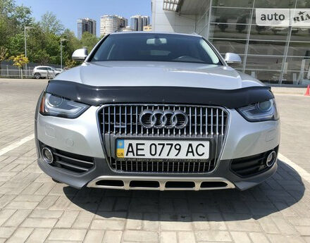 Фото на відгук з оцінкою 5   про авто Audi A4 Allroad 2012 року випуску від автора “Андрей” з текстом: Великолепный автомобиль для семьи. Полный привод отлично держит дорогу. Расход на трассе 6,5л при...