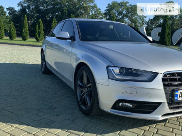 Audi A4 2012 року