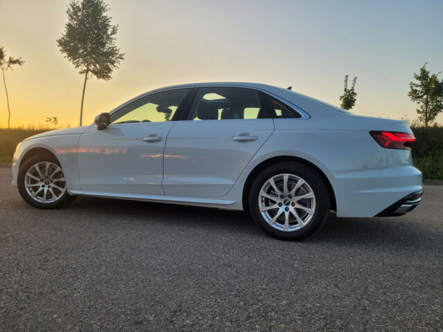 Audi A4 2021 року