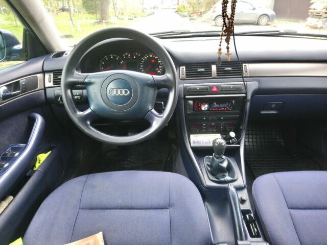 Audi A6 2000 года