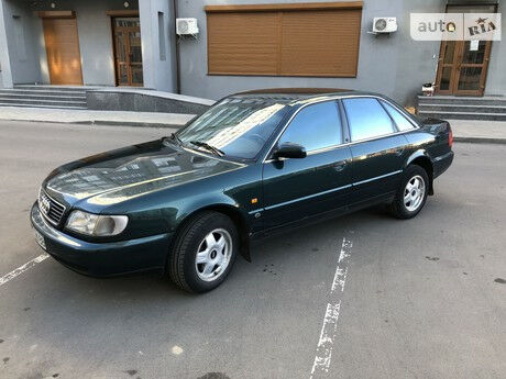 Ауди А6 1996 року Audi A6 1996 року