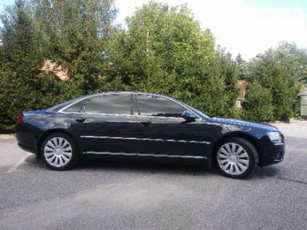 Ауди А8 2005 року Audi A8 2005 року