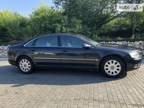 Audi A8 2004 року