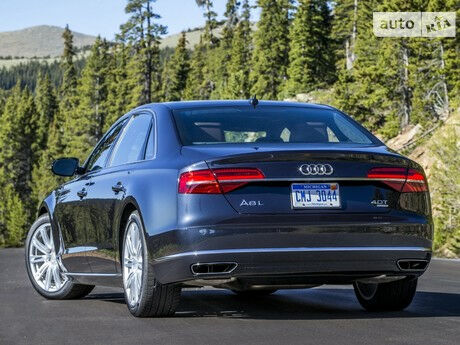 Ауди А8 1996 року Audi A8 1996 року