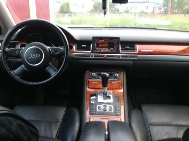 Audi A8 2004 року