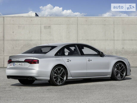 Ауди С8 2000 года Audi S8 2000 года