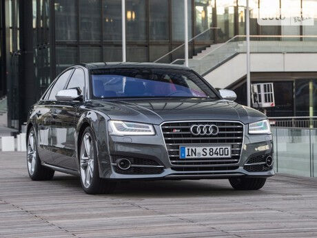 Ауди С8 1996 року Audi S8 1996 року