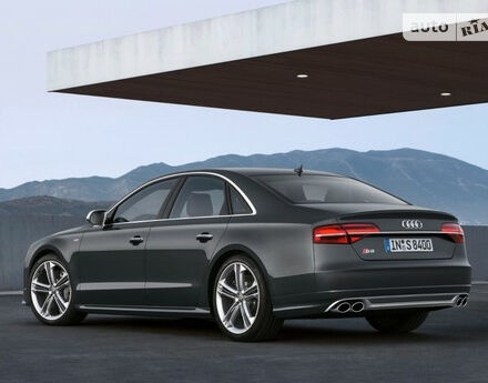 Audi S8 2013 года