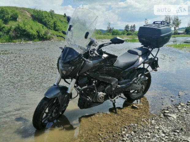 Bajaj Dominar 2020 року