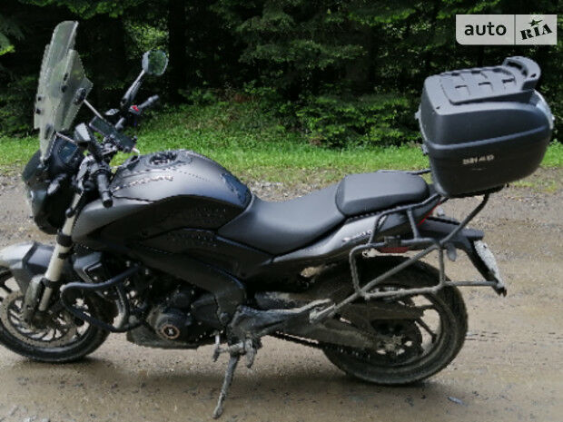 Bajaj Dominar 2020 року