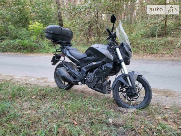 Bajaj Dominar 2021 року