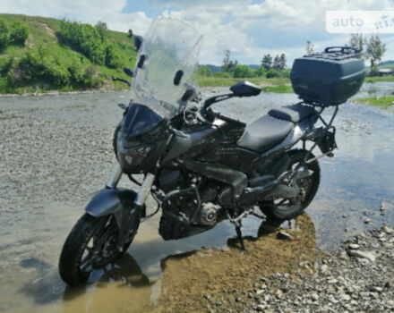 Bajaj Dominar 2020 року