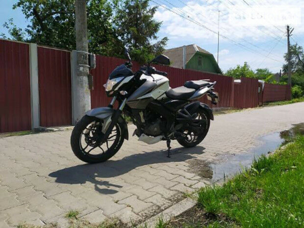 Bajaj Pulsar NS200 2019 року