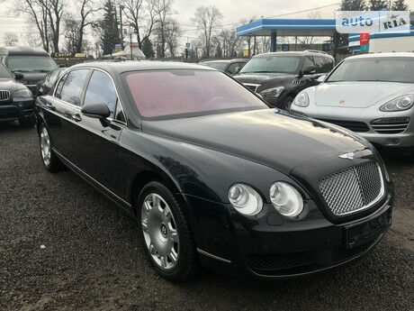 Бентли Флаинг Спур 2006 года Bentley Flying Spur 2006 года