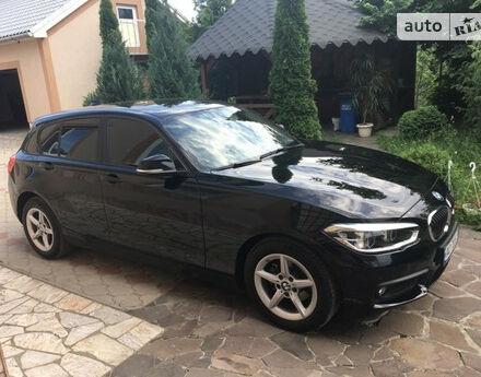 Фото на відгук з оцінкою 4.6   про авто BMW 116 2016 року випуску від автора “Александр” з текстом: Отличный автомобиль, универсальный, достаточно места как в салоне так и в багажнике. Дизайн кузов...