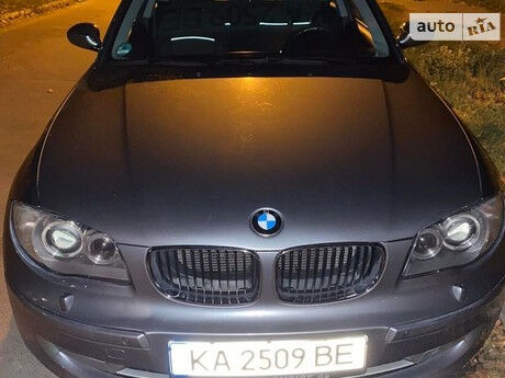 BMW 118 2009 года