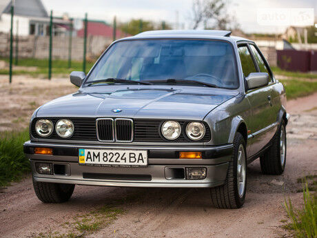 БМВ 3 Серия 1987 года BMW 3 Series 1987 года