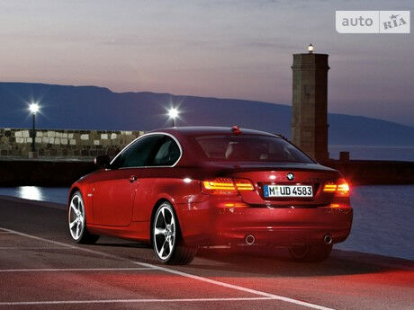 БМВ 3 Серия 1992 року BMW 3 Series 1992 року