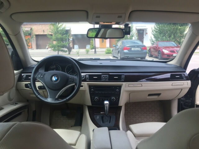 BMW 3 Series 2011 года