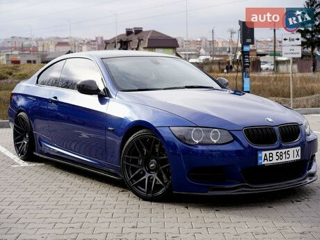 БМВ 3 Серия 2010 года BMW 3 Series 2010 года