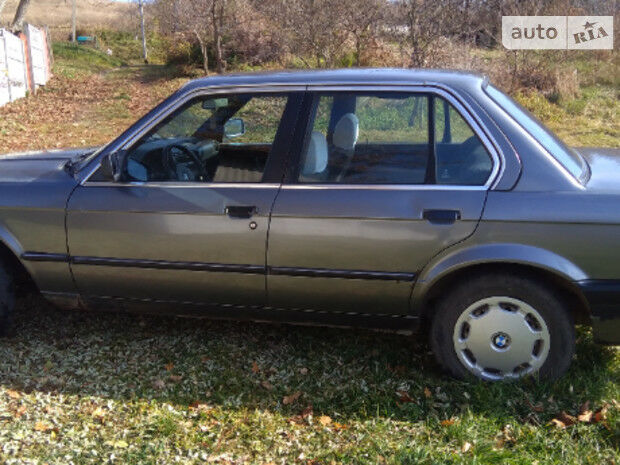 БМВ 316 1986 року BMW 316 1986 року