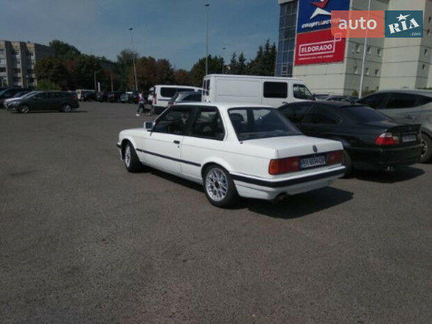 BMW 316 1988 року