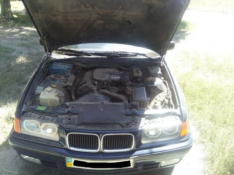 БМВ 316 1993 года BMW 316 1993 года
