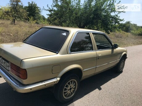 BMW 316 1986 року