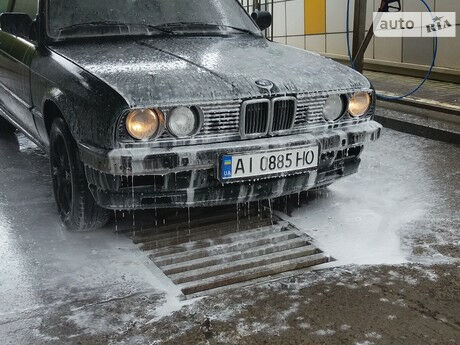 BMW 316 1983 року