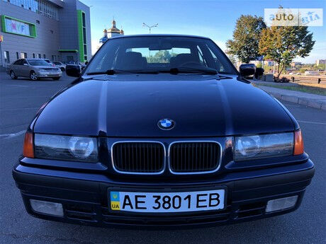 БМВ 316 1993 года BMW 316 1993 года