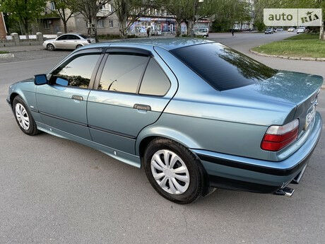 BMW 318 1997 года