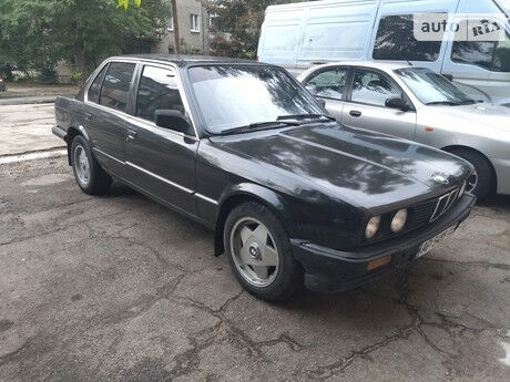 БМВ 318 1986 года BMW 318 1986 года