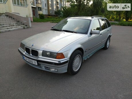 БМВ 318 1996 года BMW 318 1996 года