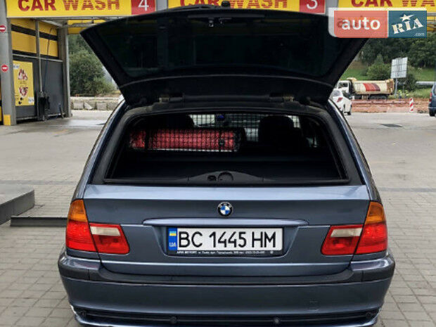 BMW 318 2000 року