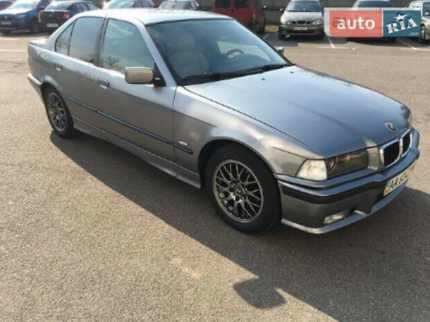 BMW 318 1994 року