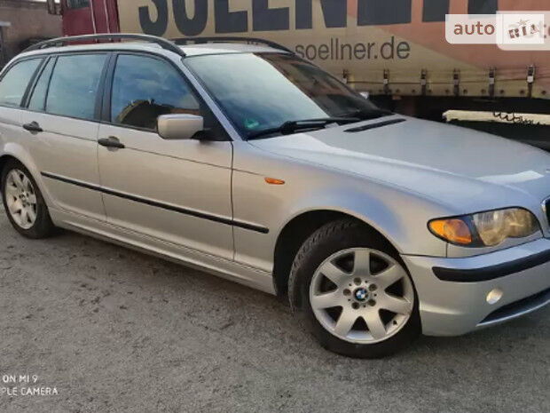 БМВ 318 2005 року BMW 318 2005 року