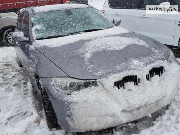 BMW 318 2010 года