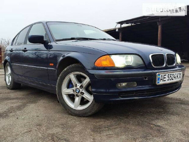 BMW 318 2000 року