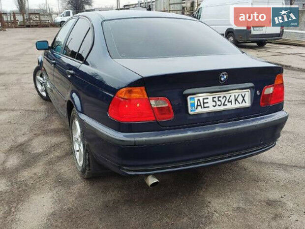 BMW 318 2000 року