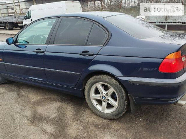 BMW 318 2000 року