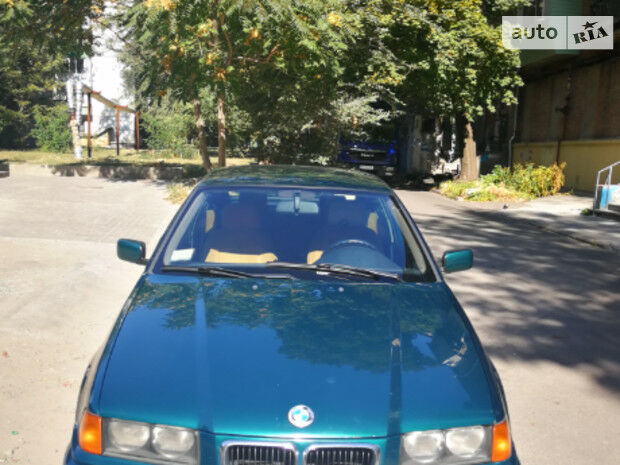 BMW 318 1996 года